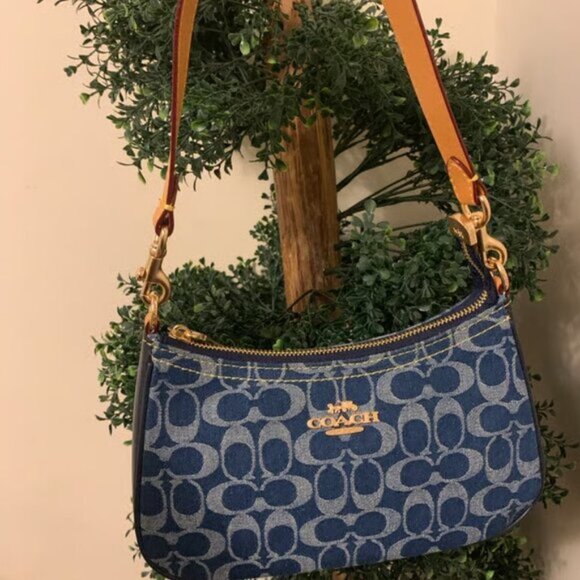 Coach Teri Shoulder Bag In Signature Denim - Picture 1 of 8
